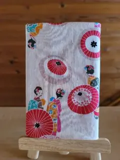 和風　舞妓さん柄のブックカバー　新書用