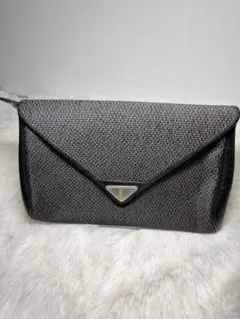 ✨Yves Saint Laurent✨ クラッチバッグ 三角ロゴ プレート