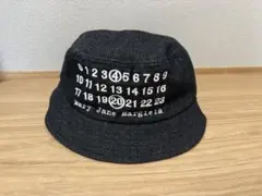 REASON NEW YORK カレンダー柄 キャップ ブラック