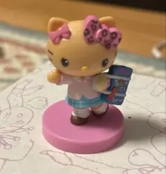 ハローキティ 制服風フィギュア