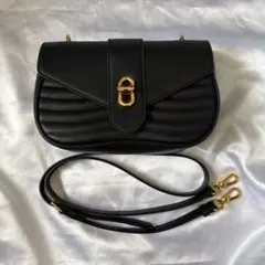 CHARLES & KEITH ブラックショルダーバッグ
