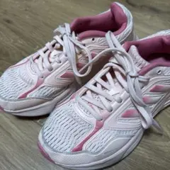 adidas ピンク/ホワイト メッシュ ランニングシューズ