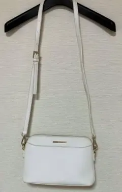 ホワイト ショルダーバッグのサムネイル