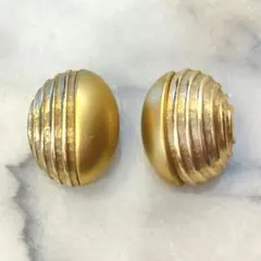 ANNE KLEIN ゴールド リブデザイン ピアス - メルカリ