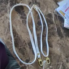 （新品未使用）ショルダー ネックストラップ スマホ 首かけ 肩かけ 斜め 白