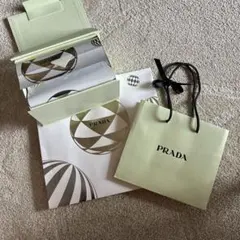 PRADA ギフトボックスとショップ袋 セットのサムネイル