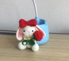 手作り うさぎ あみぐるみ 赤いリボンキーホルダー付き