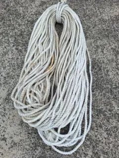 흰색 앵커 로프, 직경 약 127m, 약 1.3cm