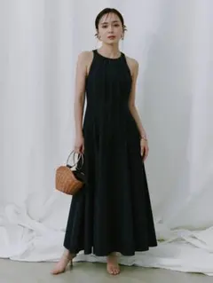 anuans フォルムフレアワンピース