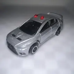 トミカ　三菱ランサーエボリューションX覆面パトカーのサムネイル