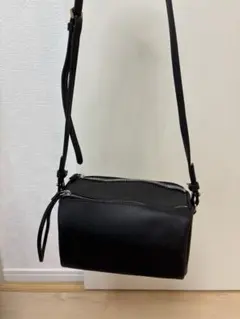 ヤーキ　ショルダーバッグ ブラック レザー