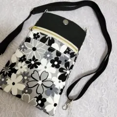 スマホショルダーバック　スマホポシェット北欧花柄　ハンドメイドのサムネイル
