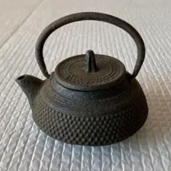鋳鉄製 鉄瓶 凹凸テクスチャー - メルカリ