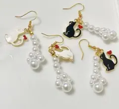 ハンドメイドピアス<黒猫と白猫>