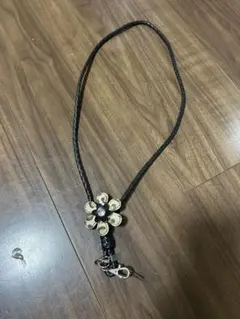 芦屋マーティ花モチーフのレザーショルダーストラップ