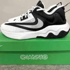 新品 NIKE ナイキ バスケットシューズ バッシュ スニーカー 25.5のサムネイル