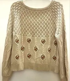 ベージュ　編み込み　ニット　セーター　花　フラワー　ヴィンテージ　風　服