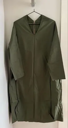 kha:kiカーキ オリーブグリーン Vネック ロングワンピース ２