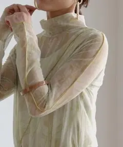 HER CLOSET　オリジナル柄ハイネックシアートップスのサムネイル