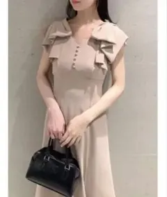 新品スナイデル　リボンショルダードレス　フリル付きベージュ　サイズ１　紙タグ付き