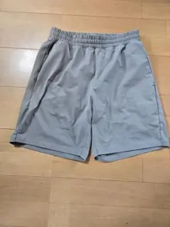 UNIQLO ベージュ　 ショートパンツ Sのサムネイル