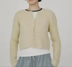 duei ベーシッククロップドリブニットカーディガン