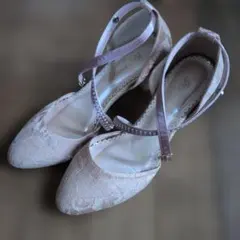 ピンクベージュ レース アンクルストラップ パンプス