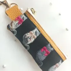 インド刺繍リボンポーチ　ネコ 黒色 小型　印かん入れ　リップ入れ　キーケース