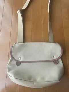 BRADY ブレディ ショルダーバッグ ベージュ MADE IN ENGLANDのサムネイル