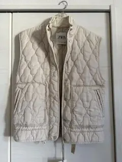 ZARA クリーム色 キルティングベスト EUR M