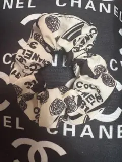 CHANEL ロゴ バラ柄 シュシュノベルティー