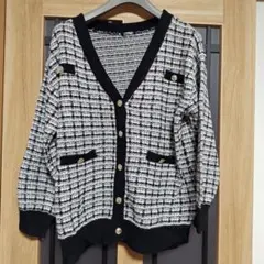 大きいサイズ金色ボタン付きニットカーディガン