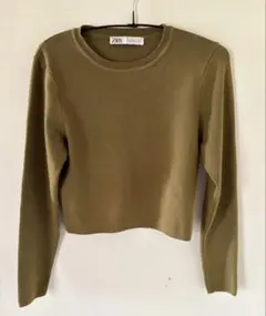 ZARA トップス　色 カーキ
