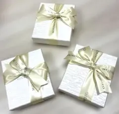 Van Cleef & Arpels ジュエリーBOX、箱、バタフライリボン付き - メルカリ
