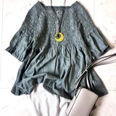 完売 美品 クラシアンドトリップス 風をはらむピンタックブラウス F 紺 