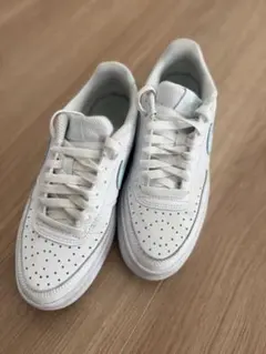 Nike ウィメンズ　コート　ビジョン　アルタ