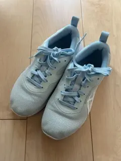 ASICS 水色 メッシュ スニーカー　レーザービーム