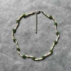 ハンドメイド　ビーズネックレス　グリーン　お花