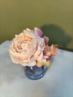 シーソルトの瓶とバラ花のブーケのサムネイル