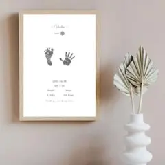 【人気のシンプルデザイン・今だけ厚紙付】手形足形アート　2枚セット