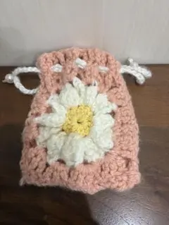 手作りの花モチーフのピンク巾着袋