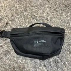 UNDER ARMOUR ボディバッグ ブラック