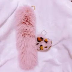 新品 ファーチャーム しっぽ グレー キーホルダー ダンス 平成　ギャル　Y2K