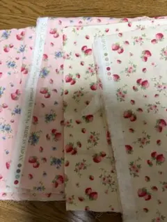松山敦子　いちご柄　ガーゼ生地　2種