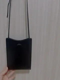 A.P.C. レザーショルダーバッグ ブラック（12時間限定価格）