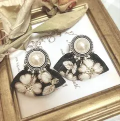 【ハンドメイド】インド刺繍リボン ブラック×ホワイト イヤリング