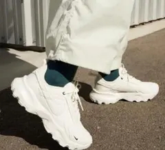 Nike ホワイト スニーカー　TC 7900