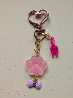 #18 キーホルダー ハンドメイド チャーム レジン 猫 ピンク