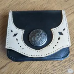 ｉｎｄｉａｎレザーコインケ−ス財布 黒とベージュコンチョ