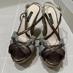 アルバノ　ウェッジヒールサンダル ブラウン・シルバー